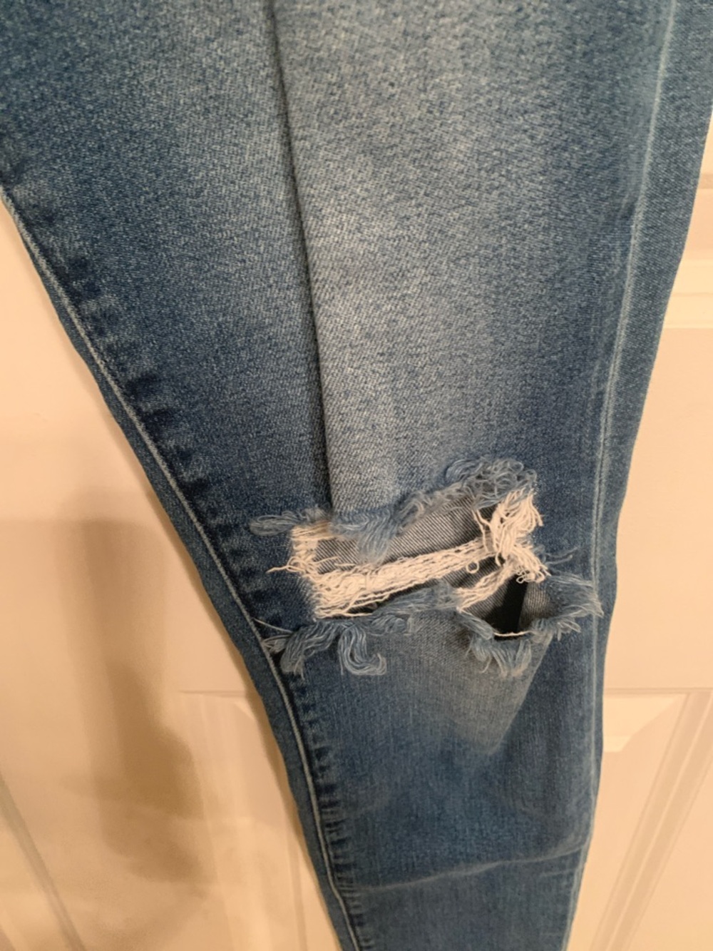 Abercrombie & Fitch Medium Blue Distressed Skinny Jeans Mid Rise 26/2R Ripped - Picture 6 of 9